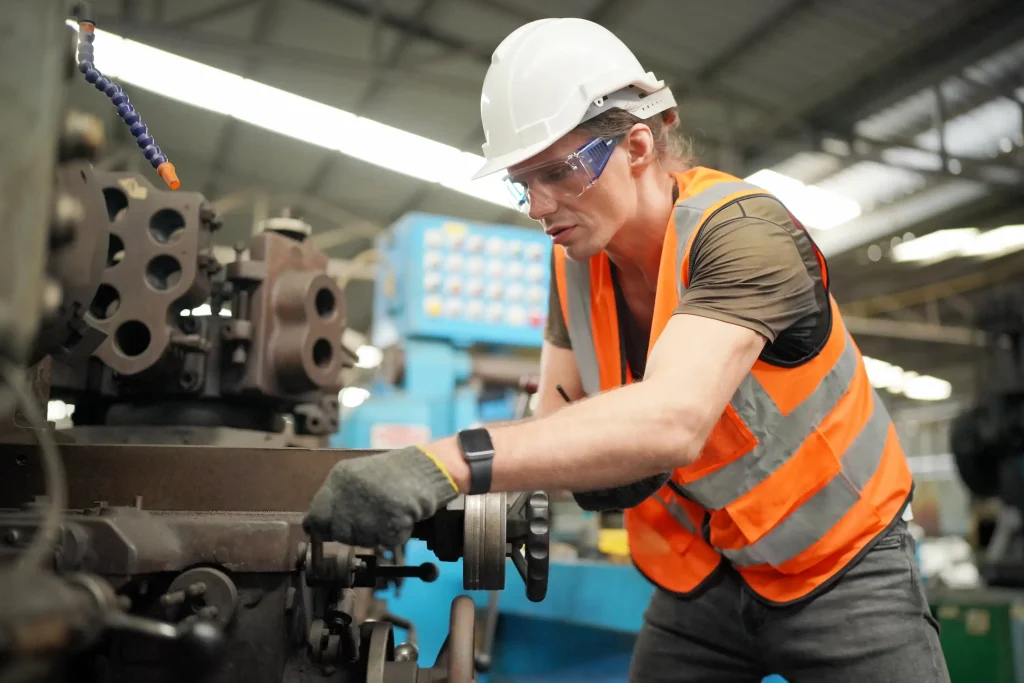 Industrial machine servicing and maintenance using quality tools supplied by BOLIHENG.